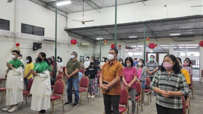 Umat hadir jumlah terbatas---